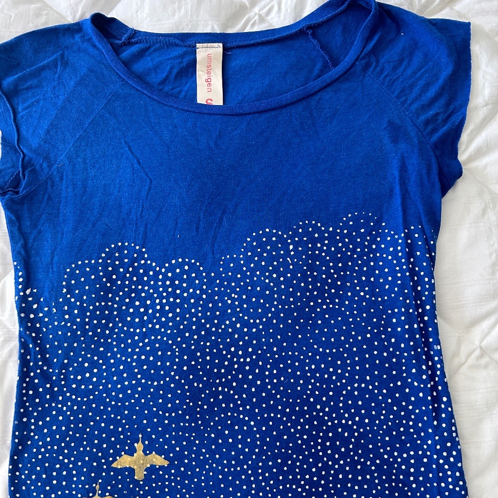 Umsteigen T shirts size Small